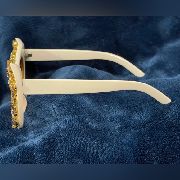 Ladies Sunglasses - Picture 5 of 7